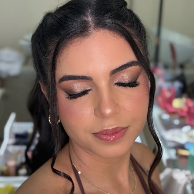 Maquiagem completa (Olhos elaborados)